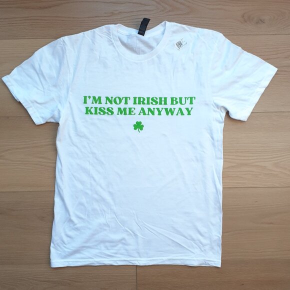 I'm Not Irish But Kiss My Anyway - New Medium White T-Shirt - Picture 1 of 4